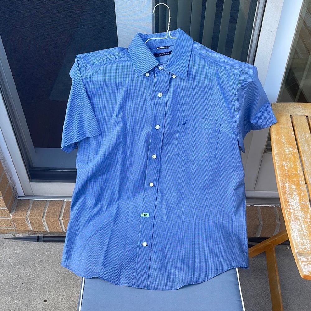 Men’s Nautica short sleeve button down shirt!